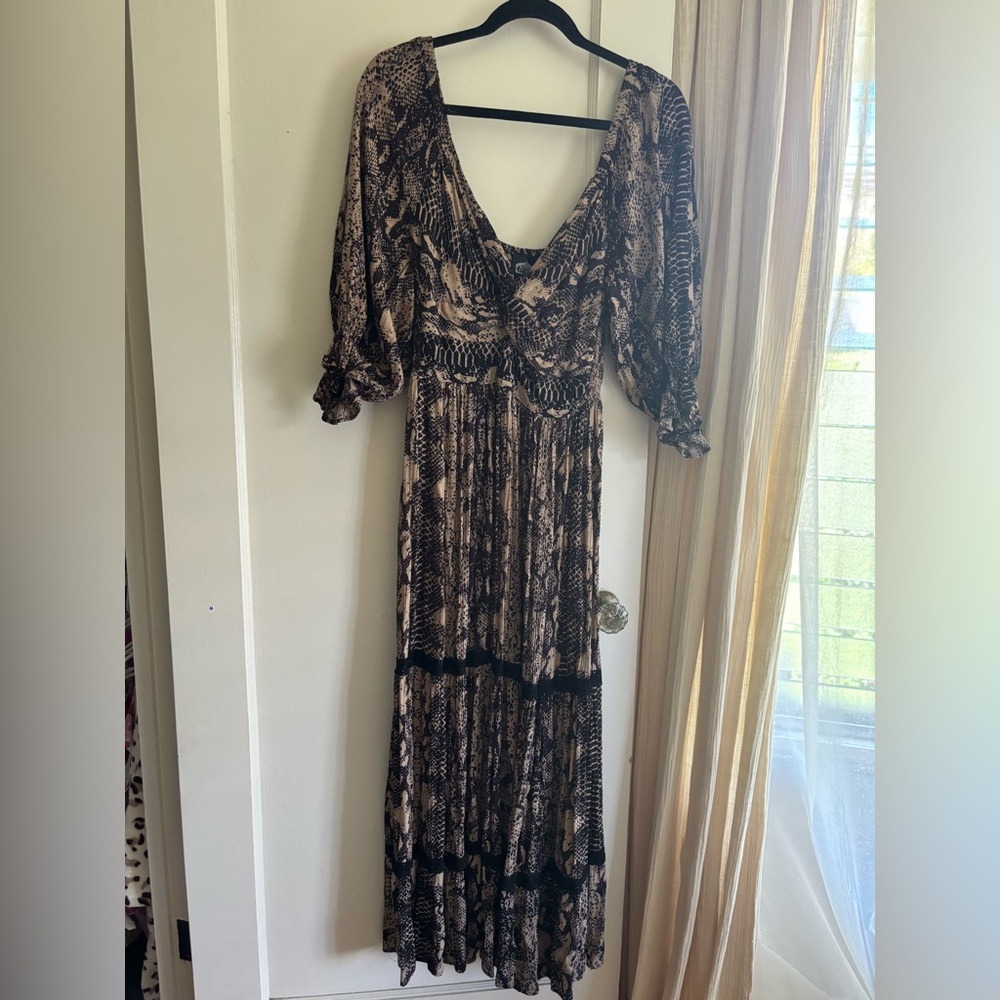 Angie Black and Cream Long Sleeve Dress